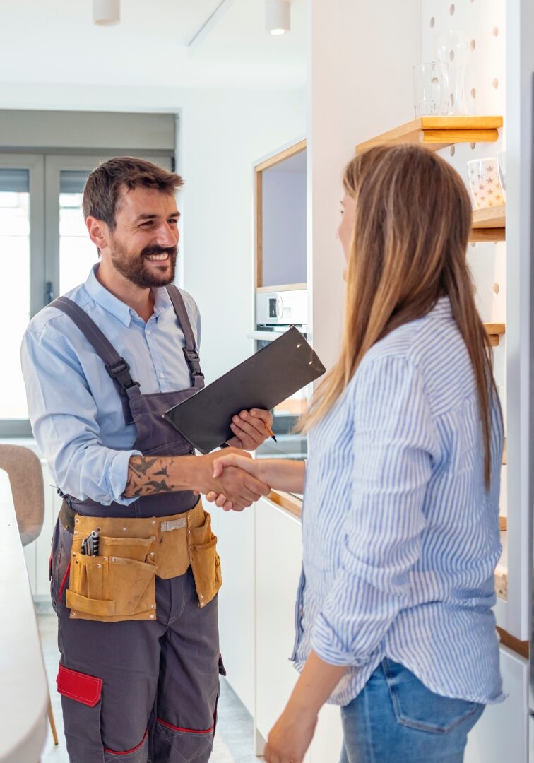 A HVAC repairman shaking hands with a client